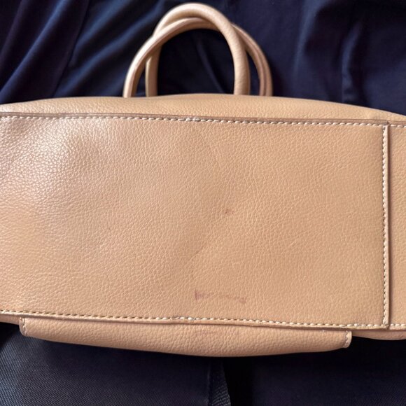 Tommy HIlfiger everyday basic bag - Tan with Red lining - well loved. - Picture 14 of 15